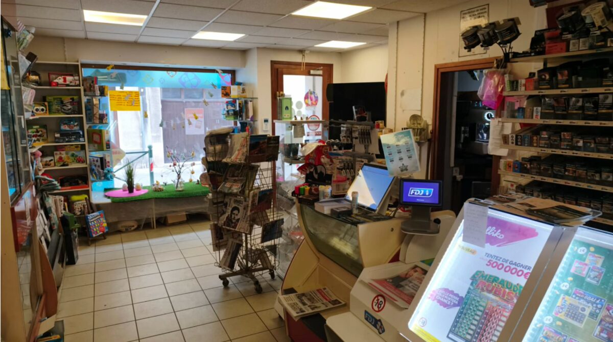 Comptoir FDJ et borne Loto